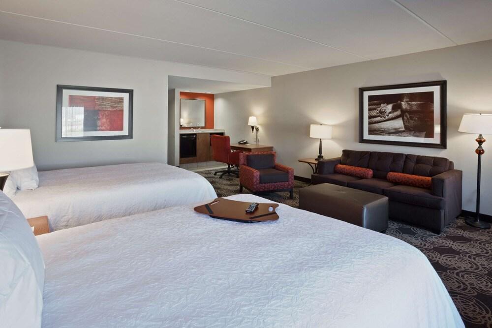 Hampton & Dallas-allen Hotel 3*